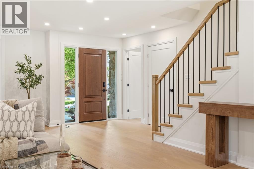 1928 Four Seasons Drive, Burlington, Ontario  L7P 2Y1 - Photo 3 - 40836157