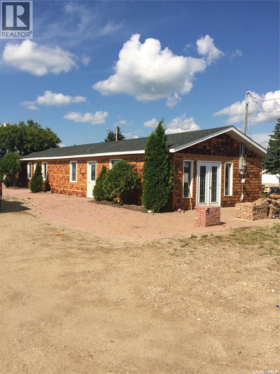 423 1st Street S, Wakaw, Saskatchewan  S0K 4P0 - Photo 2 - SK038228