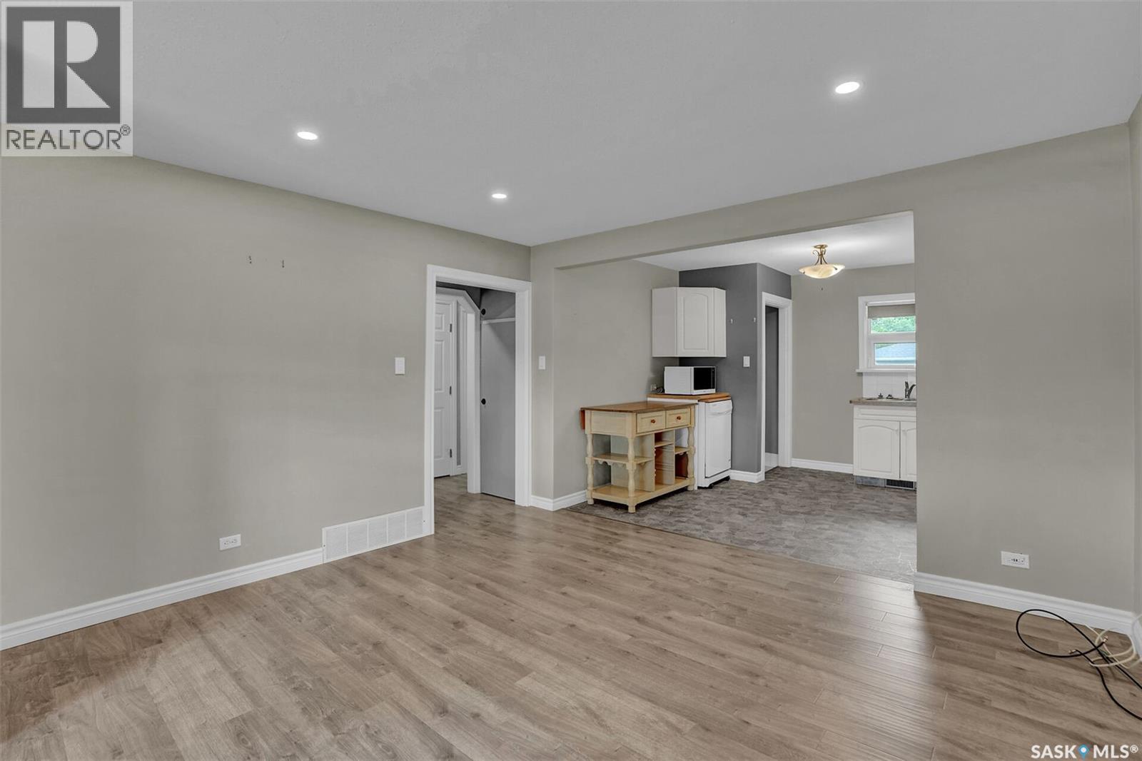 605 College Avenue E, Regina, Saskatchewan  S4N 0W3 - Photo 3 - SK038043