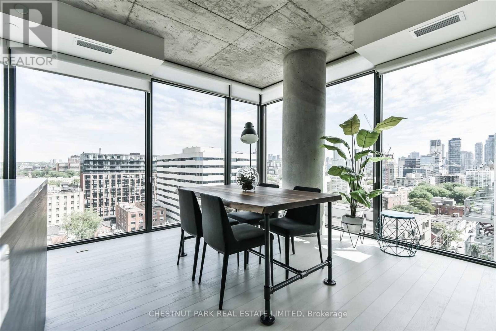 908 - 111 Bathurst Street, Toronto, Ontario  M5V 2R1 - Photo 2 - C13241406