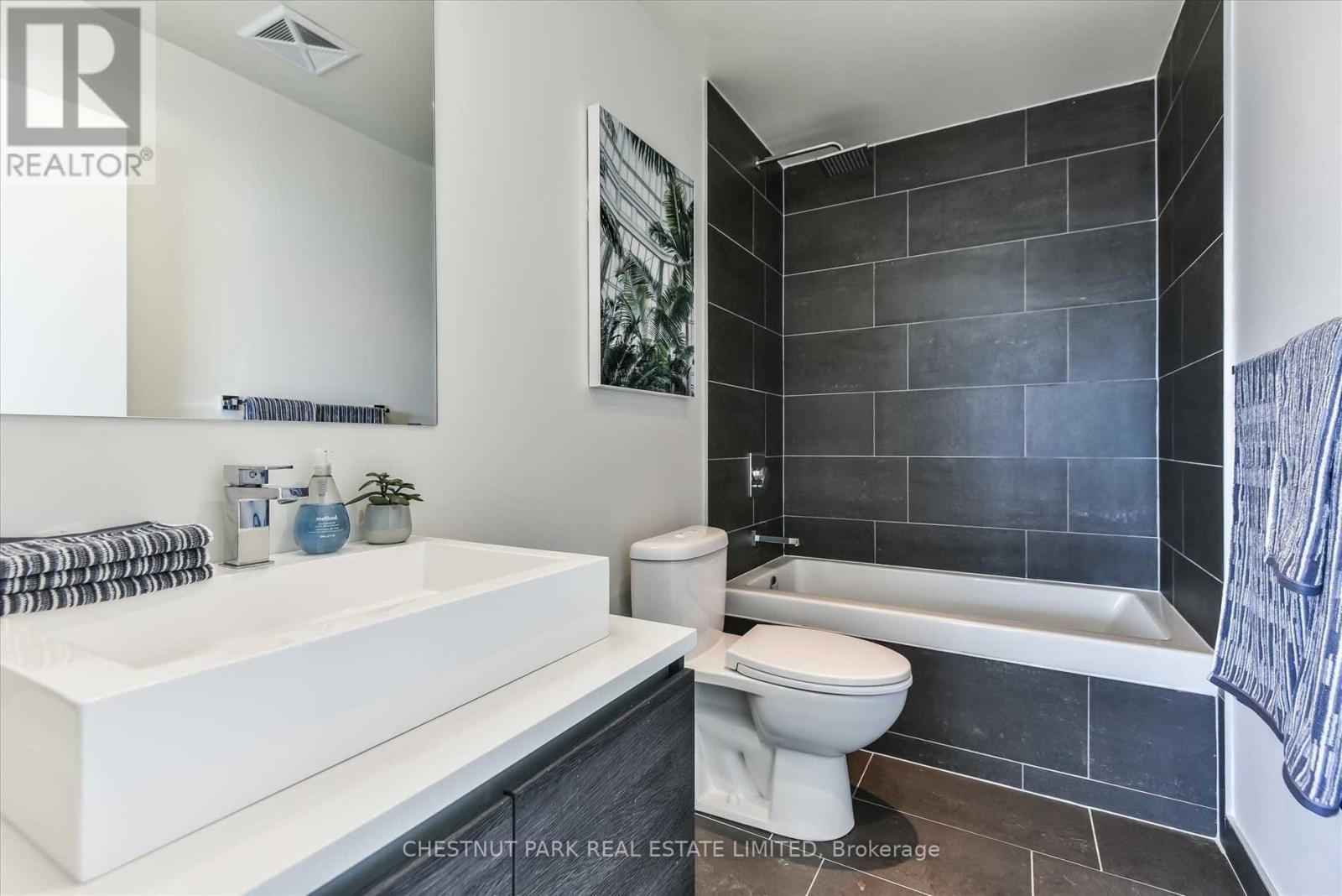 908 - 111 Bathurst Street, Toronto, Ontario  M5V 2R1 - Photo 9 - C13241406
