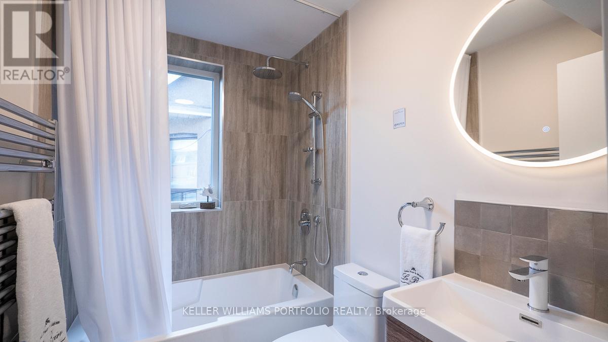 2nd Fl - 207 Beatrice Street, Toronto, Ontario  M6G 3E9 - Photo 17 - C13241444