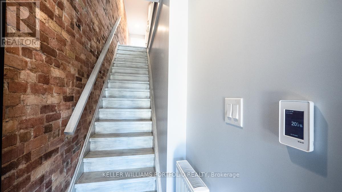 2nd Fl - 207 Beatrice Street, Toronto, Ontario  M6G 3E9 - Photo 18 - C13241444