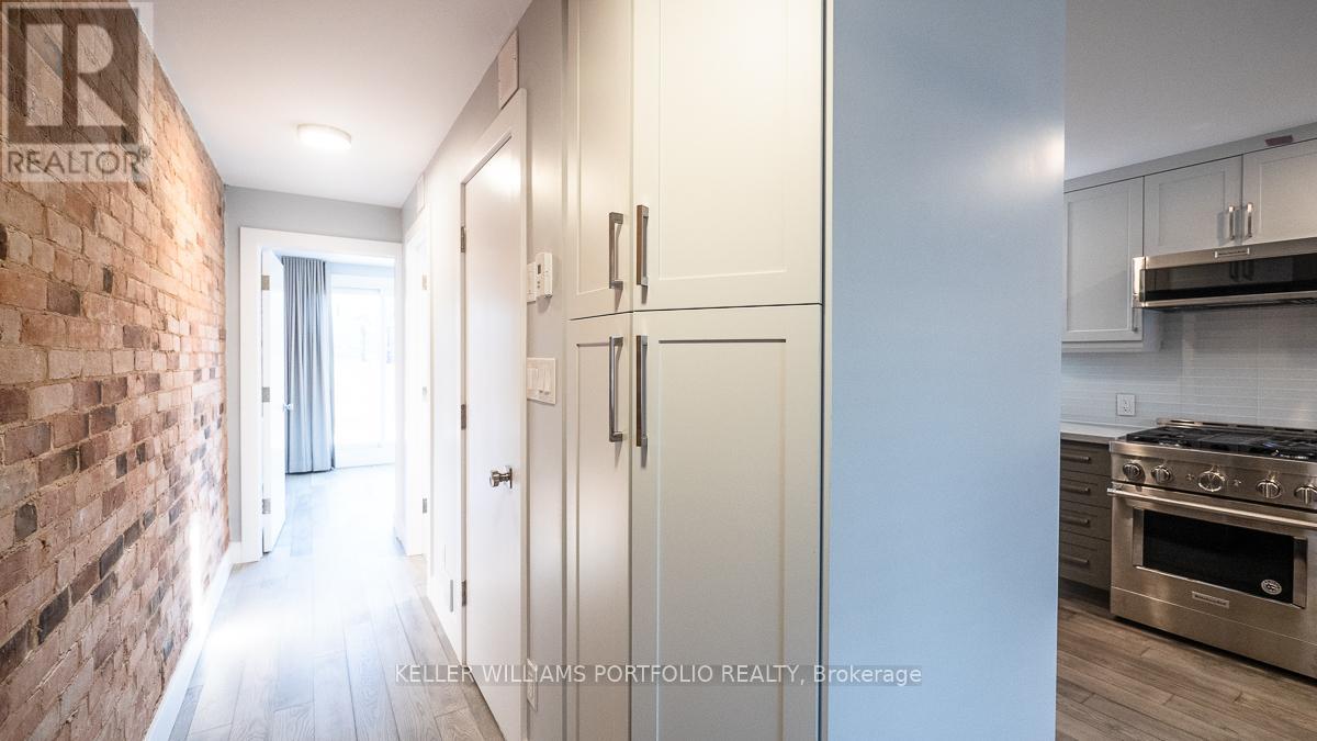 2nd Fl - 207 Beatrice Street, Toronto, Ontario  M6G 3E9 - Photo 19 - C13241444