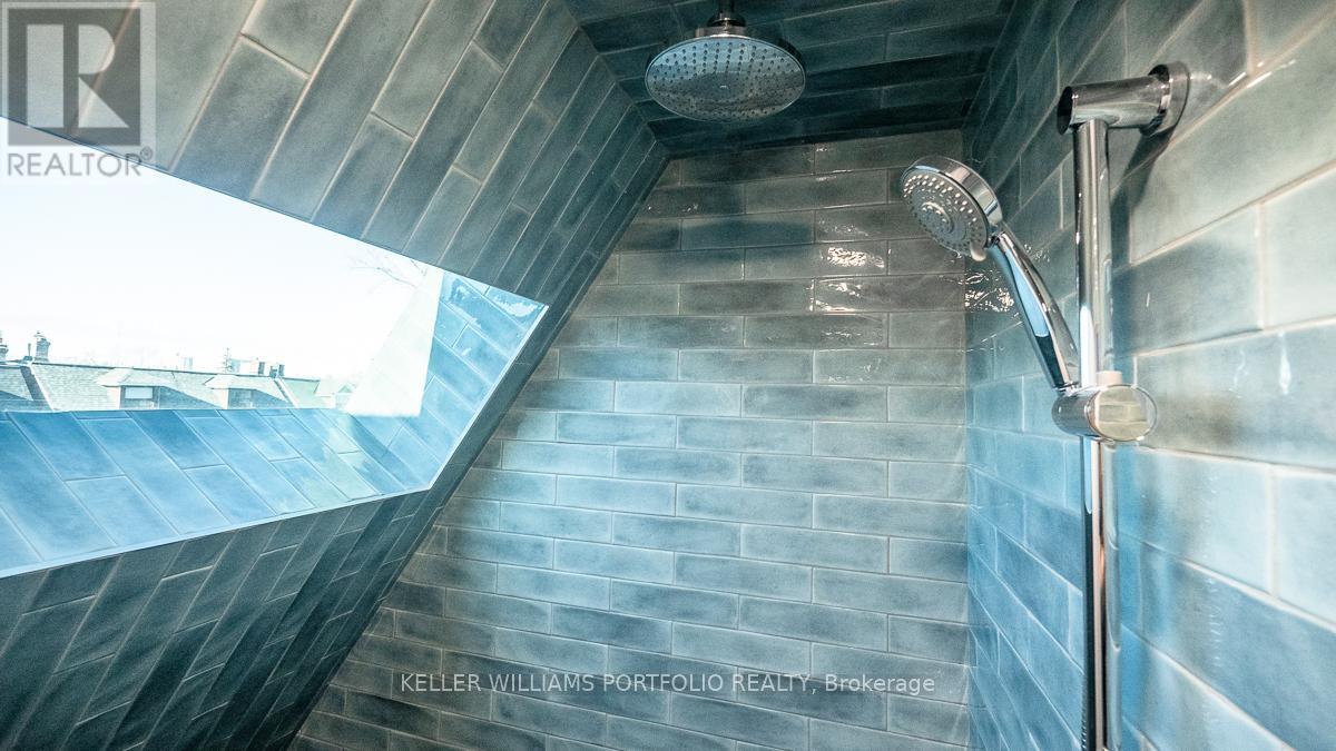2nd Fl - 207 Beatrice Street, Toronto, Ontario  M6G 3E9 - Photo 21 - C13241444