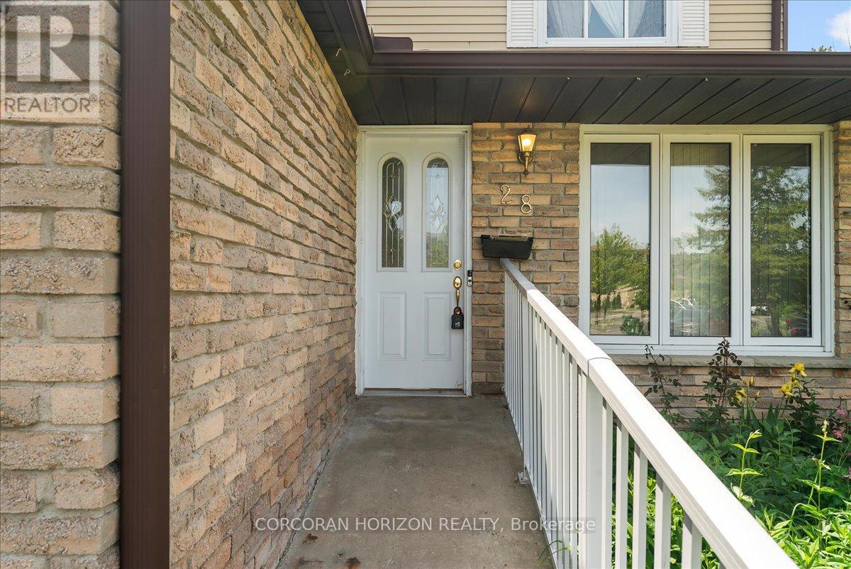 28 Chad Crescent, Toronto, Ontario  M1B 2Z6 - Photo 2 - E13241238