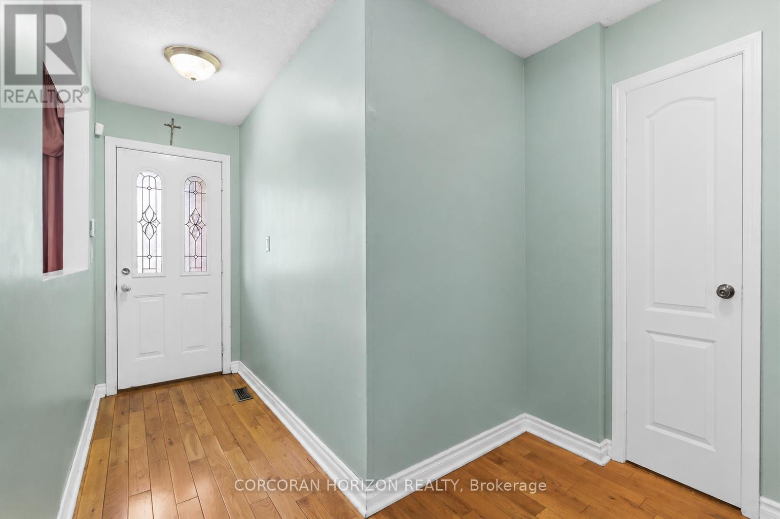 28 Chad Crescent, Toronto, Ontario  M1B 2Z6 - Photo 3 - E13241238