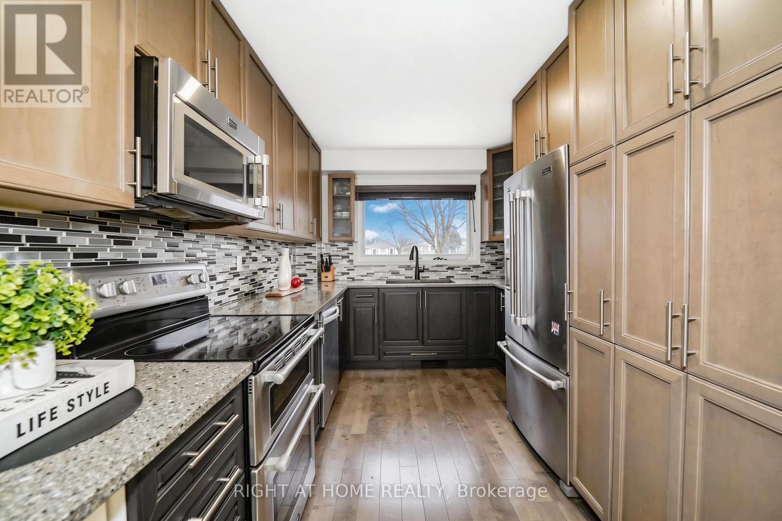 35 Tillbrook Court, Toronto, Ontario  M1B 1N5 - Photo 10 - E13241422