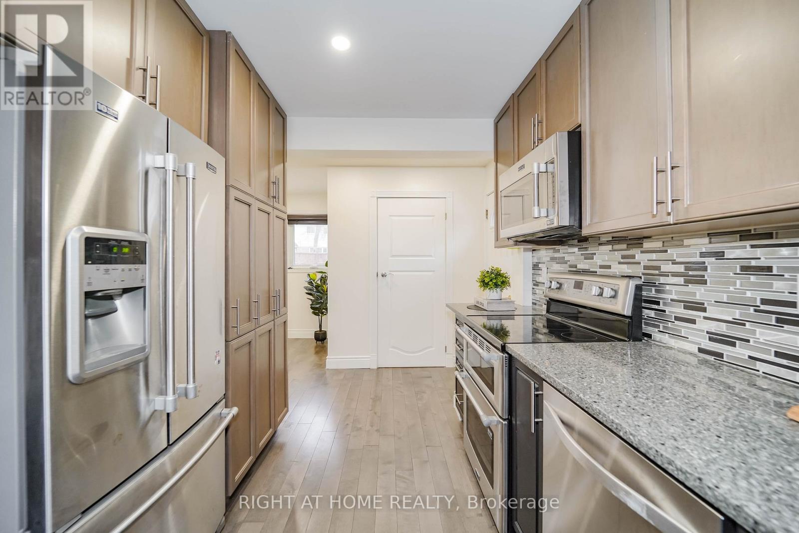 35 Tillbrook Court, Toronto, Ontario  M1B 1N5 - Photo 11 - E13241422
