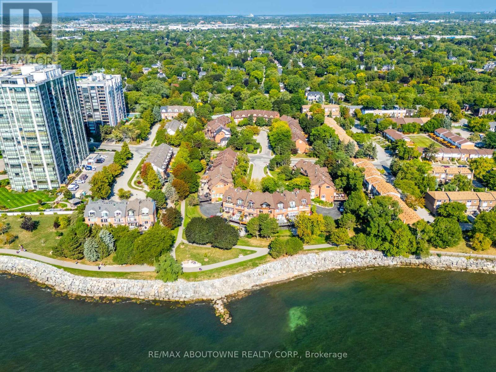 63 Tradewind Drive, Oakville, Ontario  L6L 6K8 - Photo 2 - W12865776