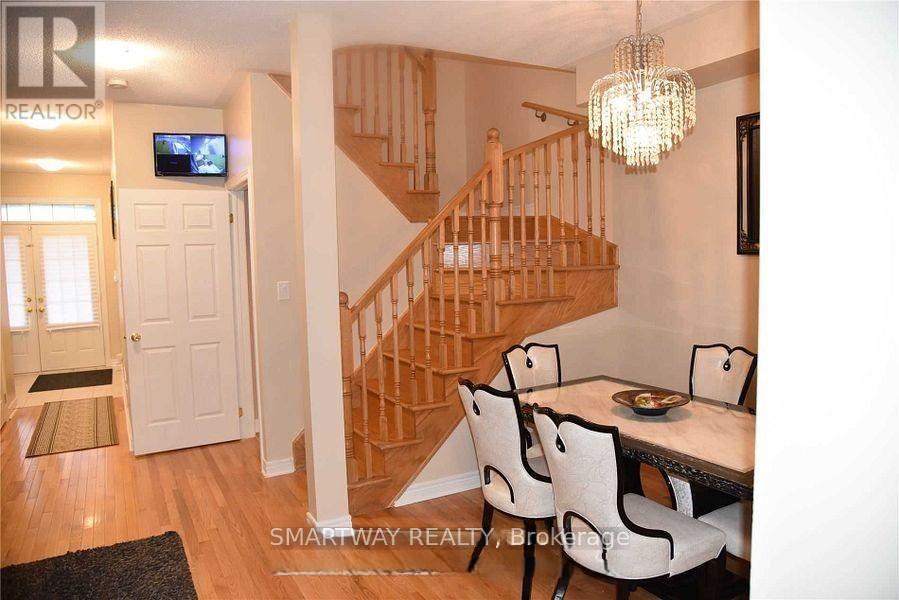 495 Meadowridge Court, Mississauga, Ontario  L5W 0E8 - Photo 4 - W13238336