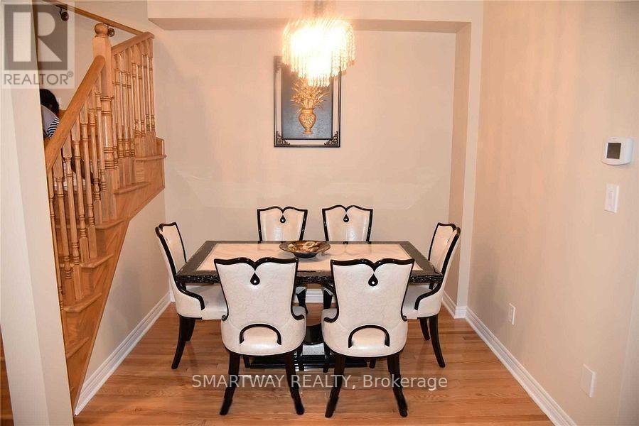 495 Meadowridge Court, Mississauga, Ontario  L5W 0E8 - Photo 5 - W13238336
