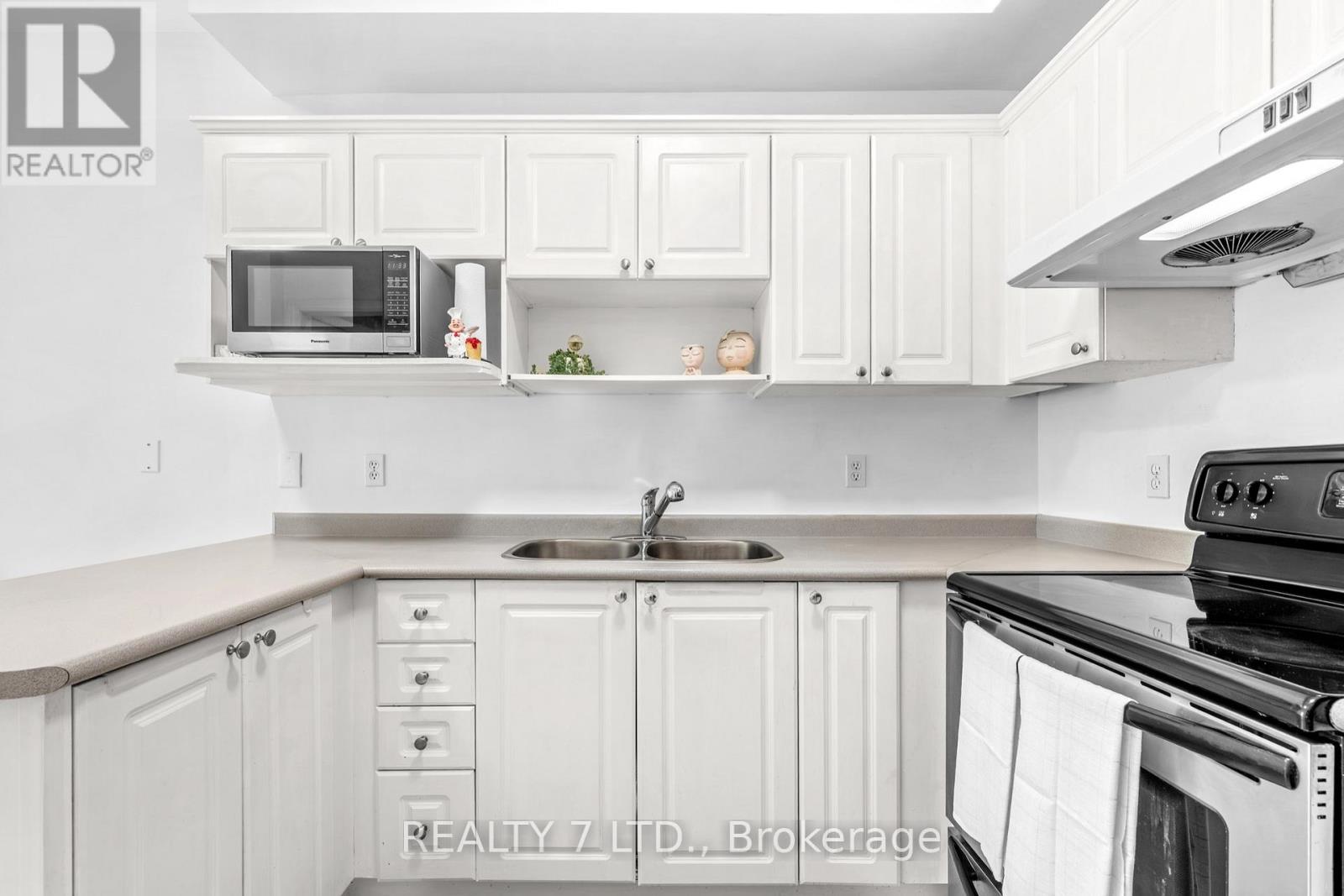 211 Downey Circle, Aurora, Ontario  L4G 7E8 - Photo 4 - N13241306