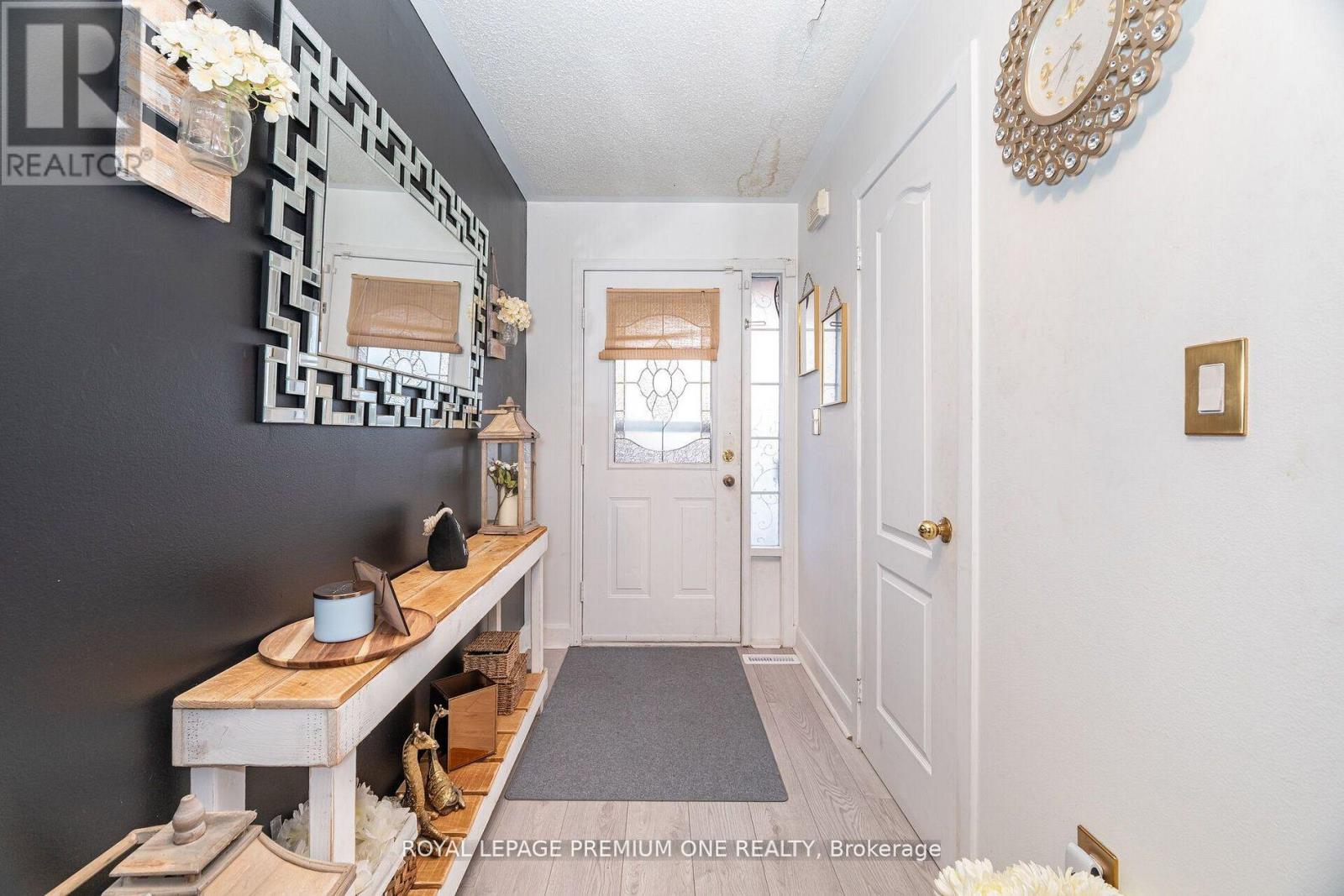 47 Triple Crown Avenue, Toronto, Ontario  M9W 7E5 - Photo 5 - W13241222