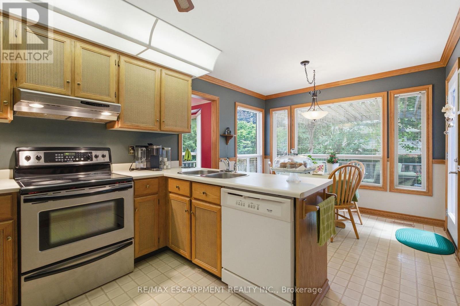 2136 Winding Way, Burlington, Ontario  L7M 2X9 - Photo 7 - W13241262