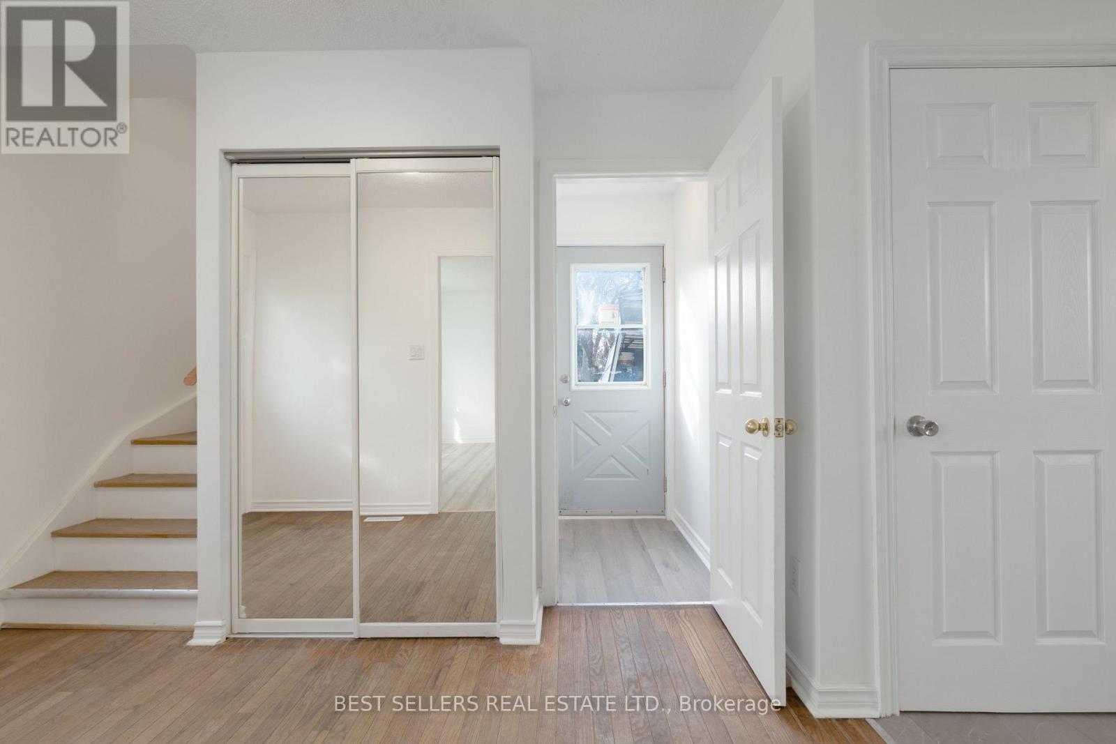 9 Herkley Drive, Brampton, Ontario  L6V 2E7 - Photo 6 - W13241340
