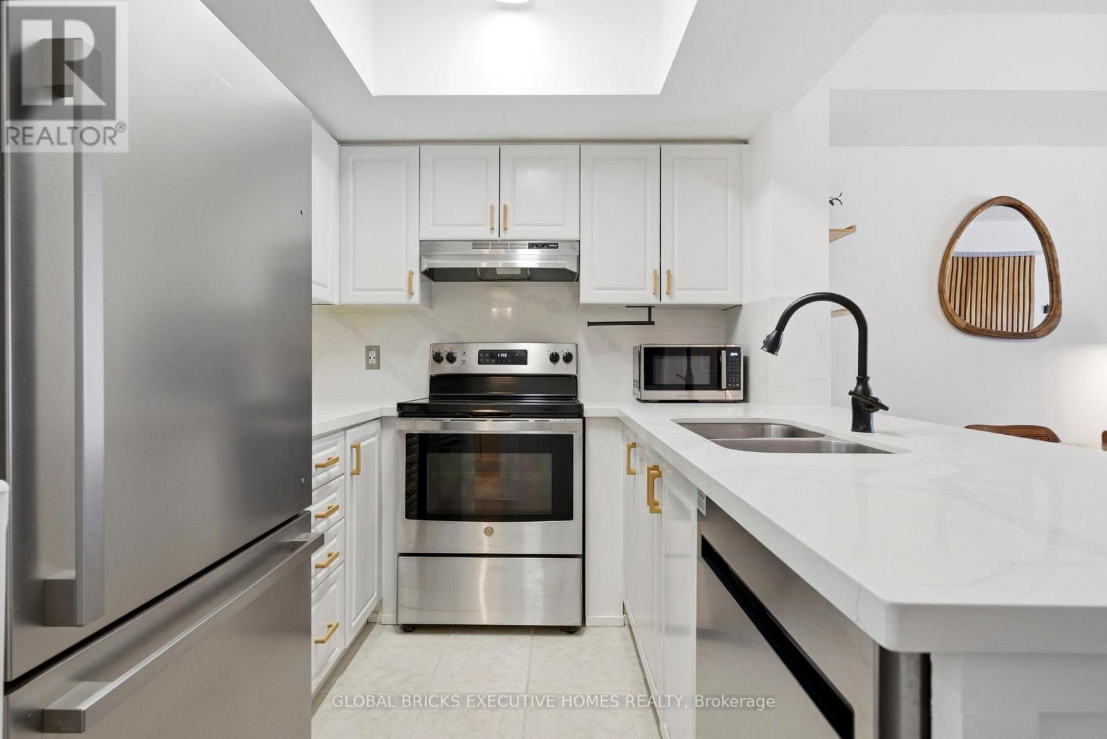 2054 - 3041 Finch Avenue W, Toronto, Ontario  M9M 0A4 - Photo 11 - W13241378