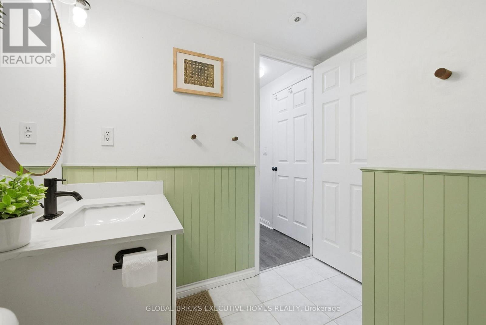 2054 - 3041 Finch Avenue W, Toronto, Ontario  M9M 0A4 - Photo 13 - W13241378