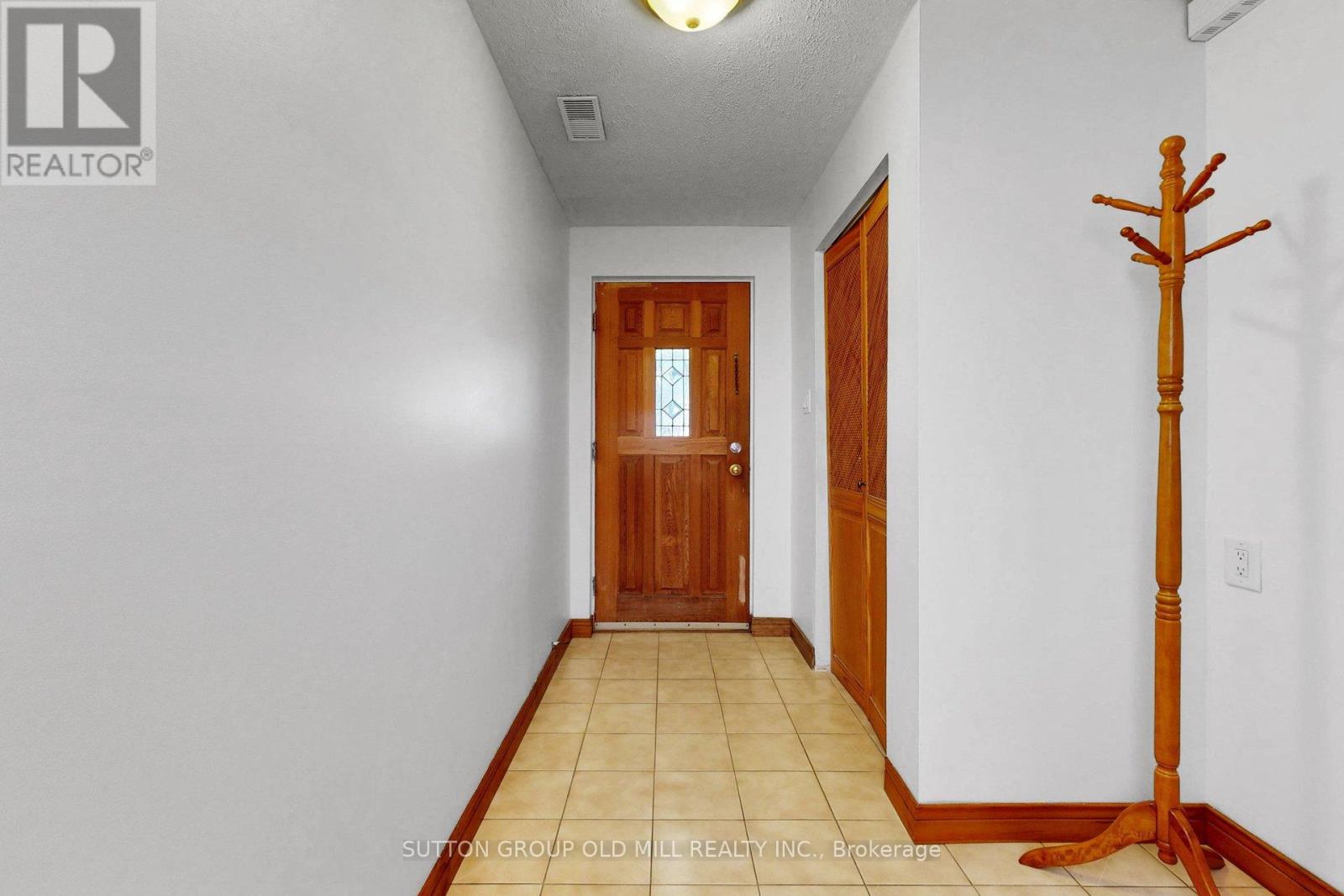 96 Darras Court, Brampton, Ontario  L6T 1W7 - Photo 2 - W13241408
