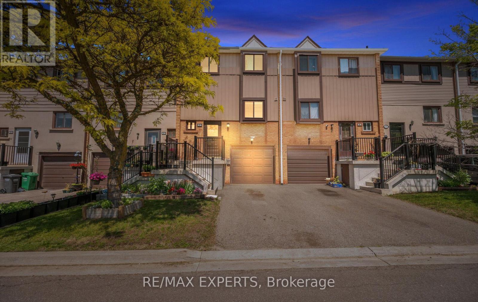 5 Moregate Crescent, Brampton, Ontario  L6S 3K9 - Photo 3 - W13241452