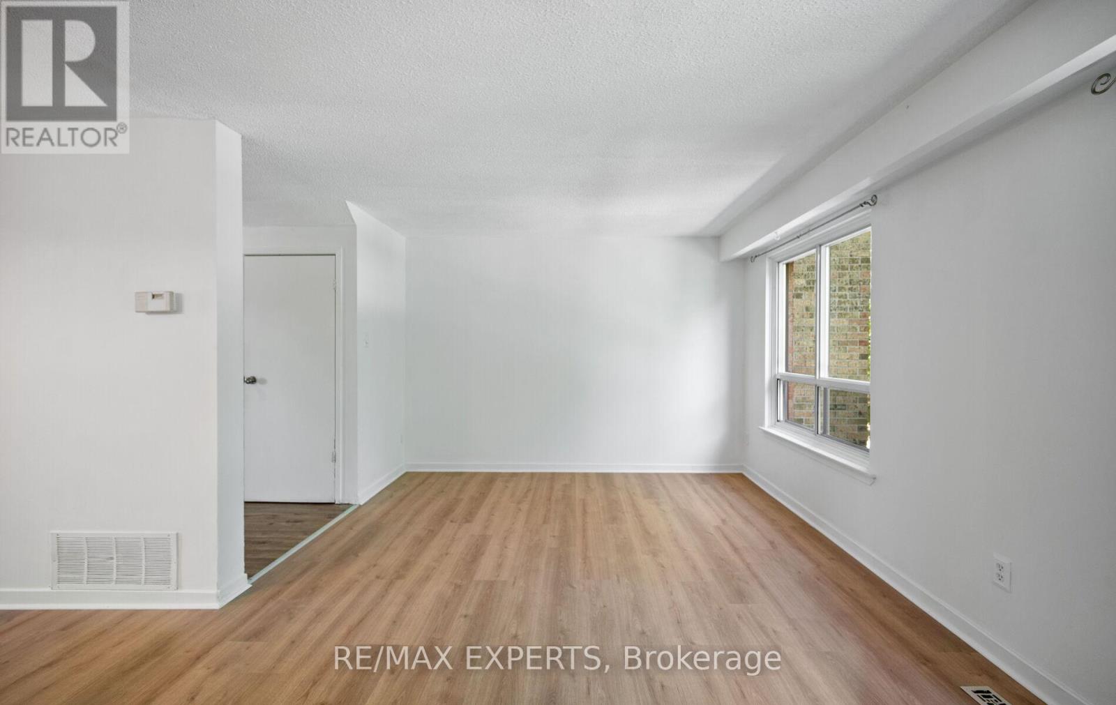 5 Moregate Crescent, Brampton, Ontario  L6S 3K9 - Photo 7 - W13241452