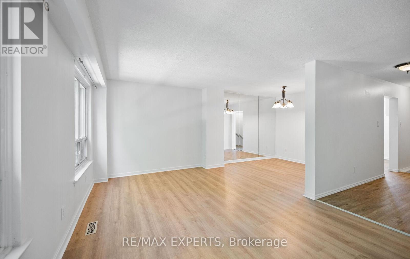 5 Moregate Crescent, Brampton, Ontario  L6S 3K9 - Photo 8 - W13241452
