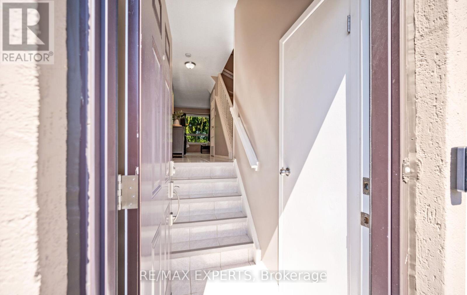 15 - 161 Moregate Crescent, Brampton, Ontario  L6S 3K9 - Photo 4 - W13241468