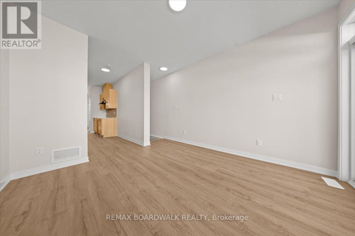 249 Lamarche Avenue, Ottawa, Ontario  K1W 0M5 - Photo 12 - X13241504