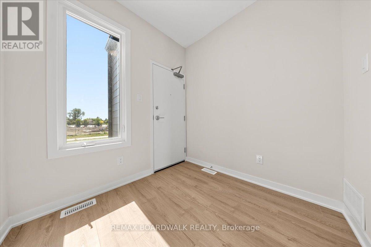 249 Lamarche Avenue, Ottawa, Ontario  K1W 0M5 - Photo 3 - X13241504