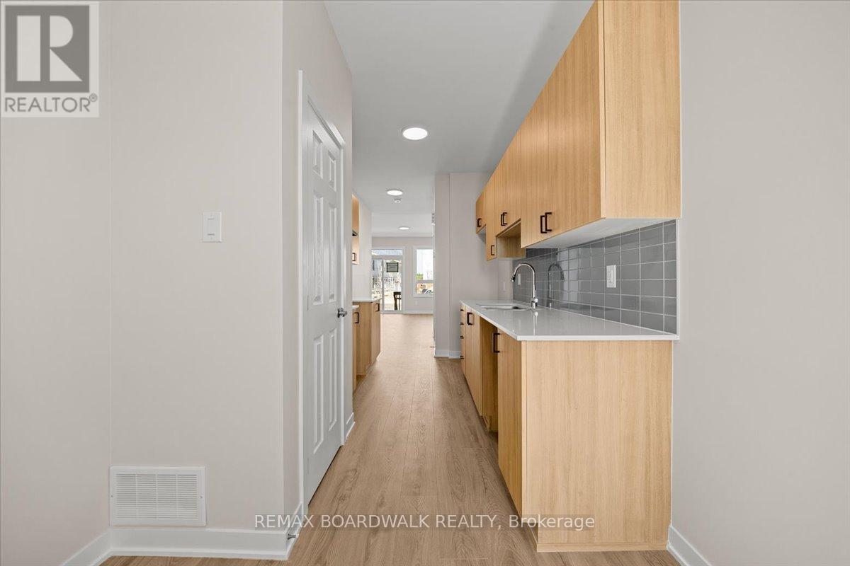 249 Lamarche Avenue, Ottawa, Ontario  K1W 0M5 - Photo 4 - X13241504