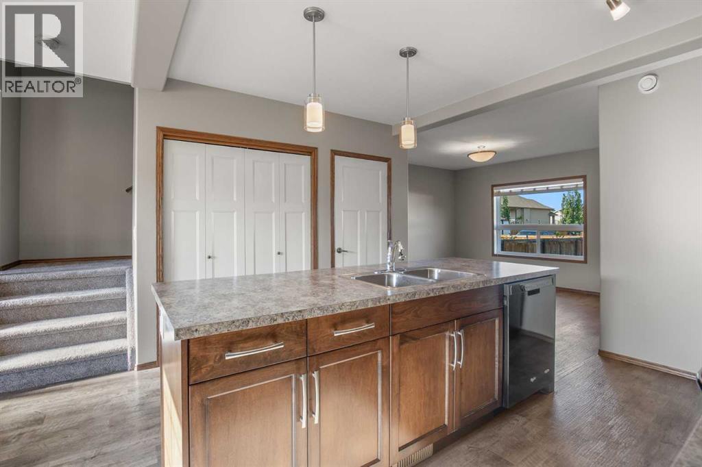 17 Crimson Court, Blackfalds, Alberta  T4M 0A5 - Photo 7 - A2317907