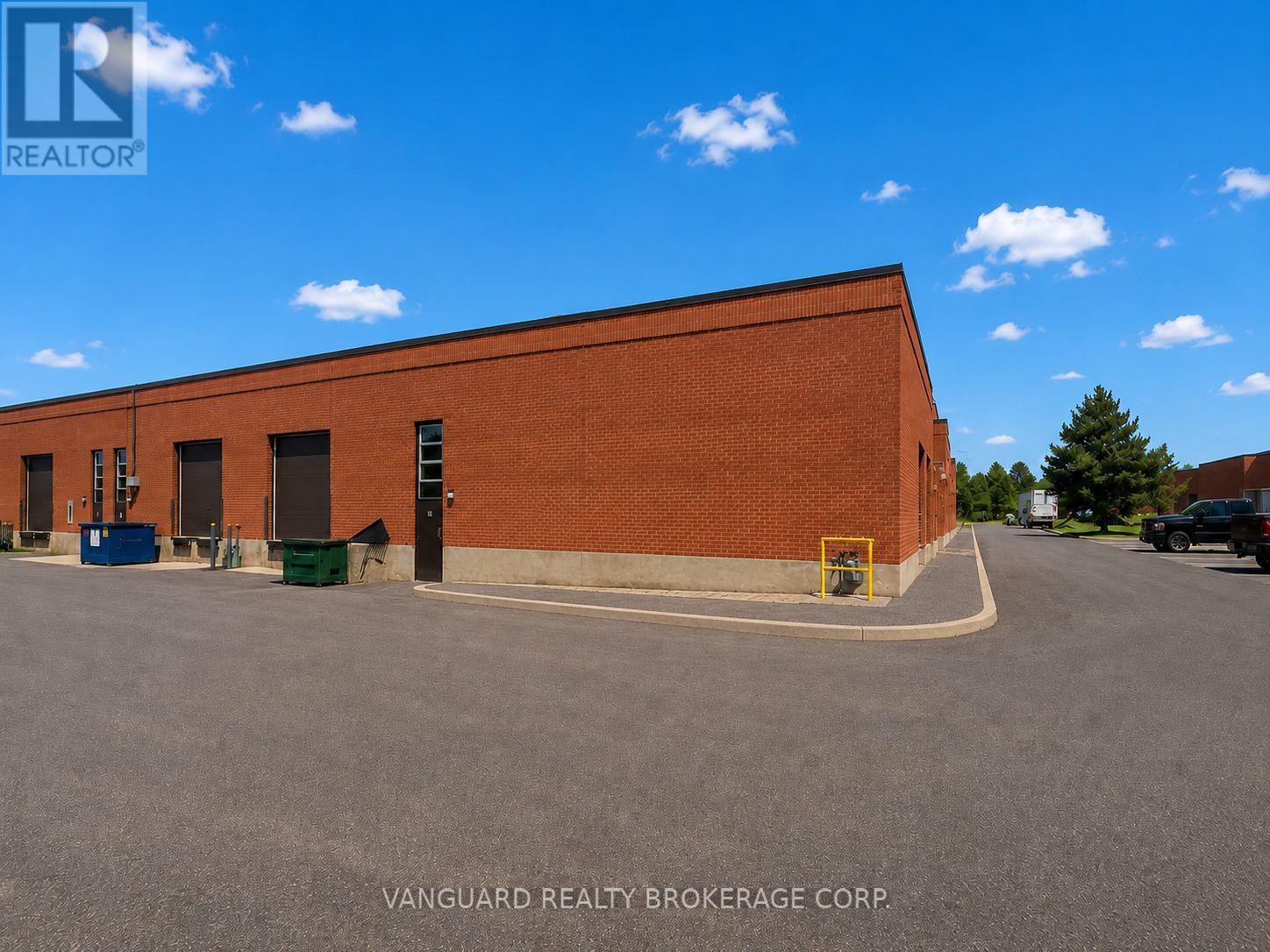 18-19 - 124 Connie Crescent, Vaughan, Ontario  L4K 1L7 - Photo 3 - N12812752