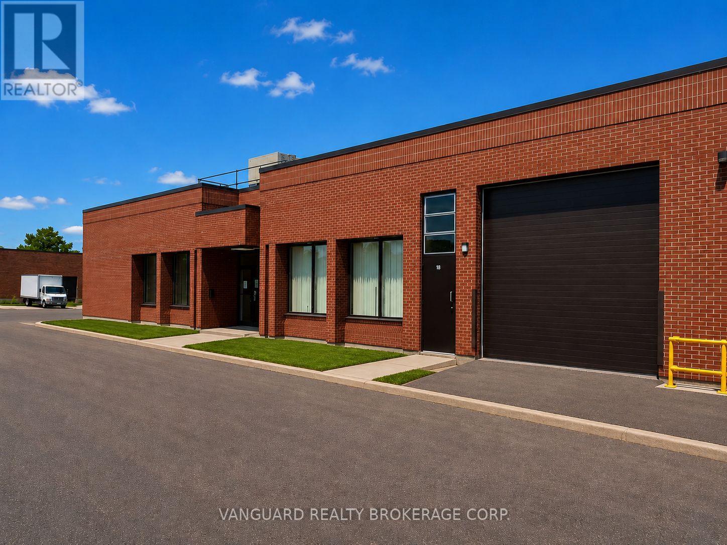 18-19 - 124 Connie Crescent, Vaughan, Ontario  L4K 1L7 - Photo 2 - N12812752