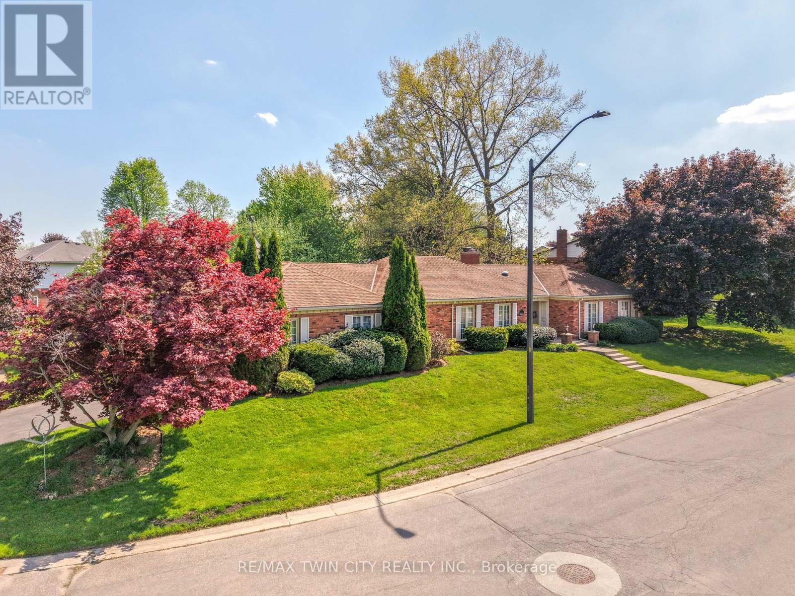 3 Fieldstone Circle, Brantford, Ontario  N3R 6S7 - Photo 2 - X13241126