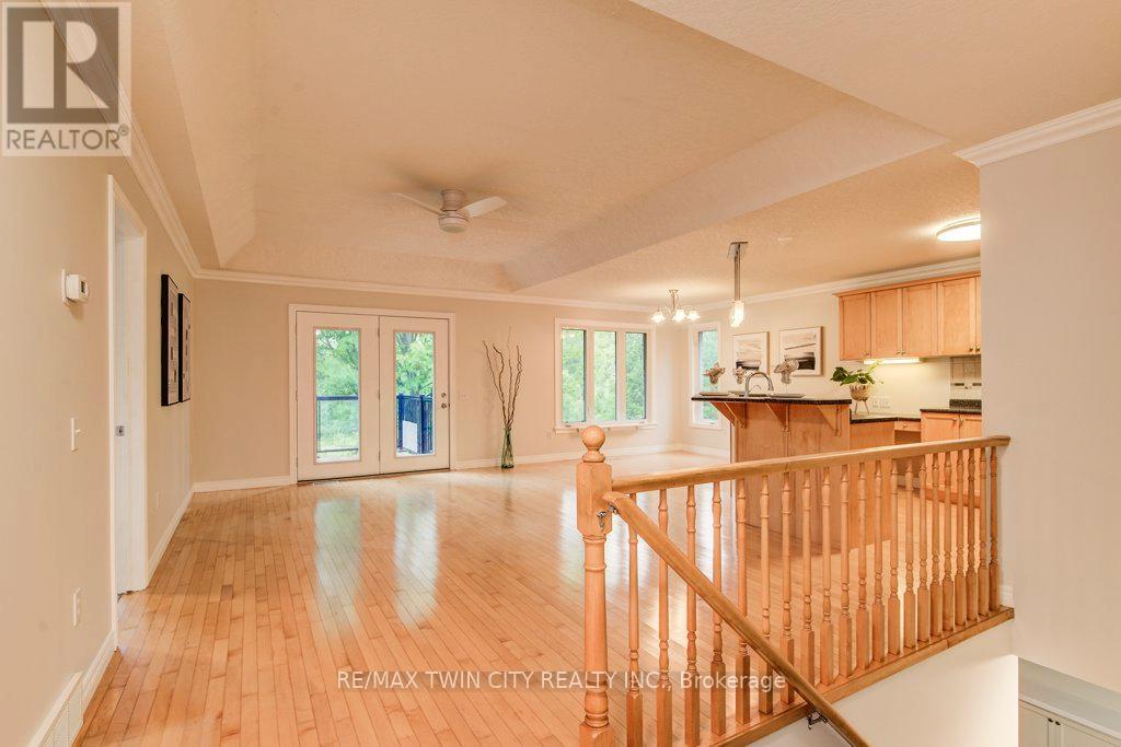 670 Salzburg Drive, Waterloo, Ontario  N2V 2N8 - Photo 11 - X13241212