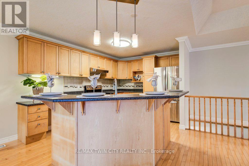 670 Salzburg Drive, Waterloo, Ontario  N2V 2N8 - Photo 16 - X13241212