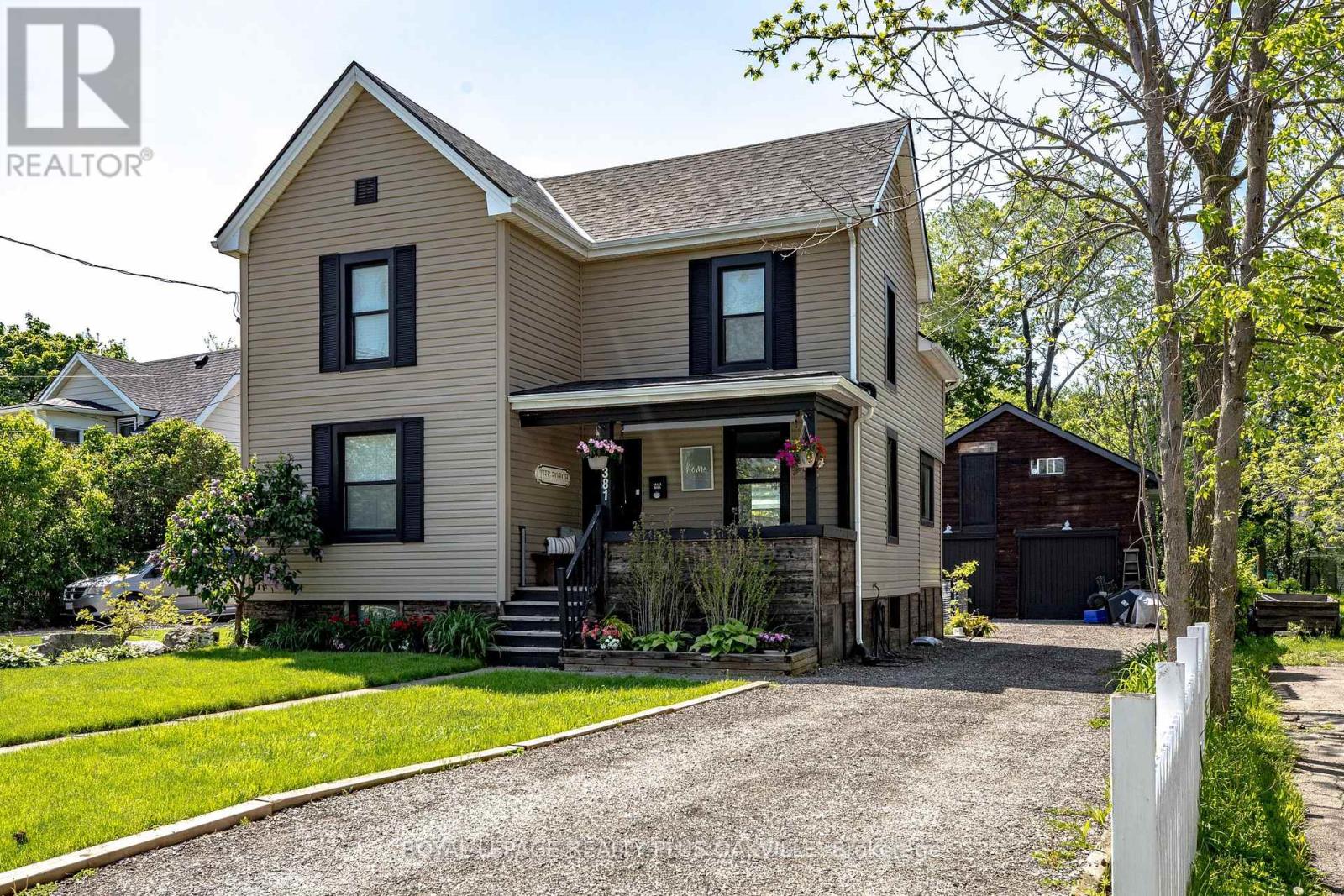 381 ELIZABETH STREET, Grimsby, Ontario