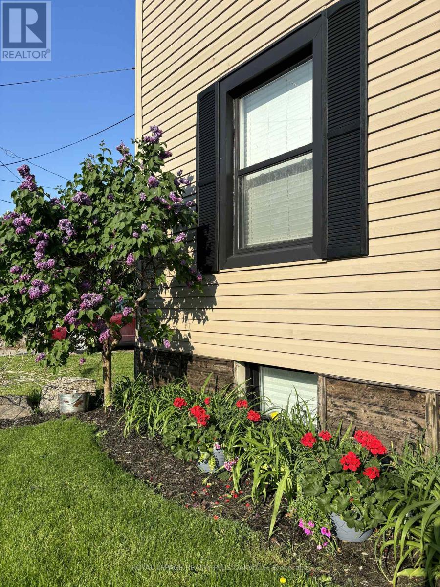 381 Elizabeth Street, Grimsby, Ontario  L3M 3K6 - Photo 2 - X13241338