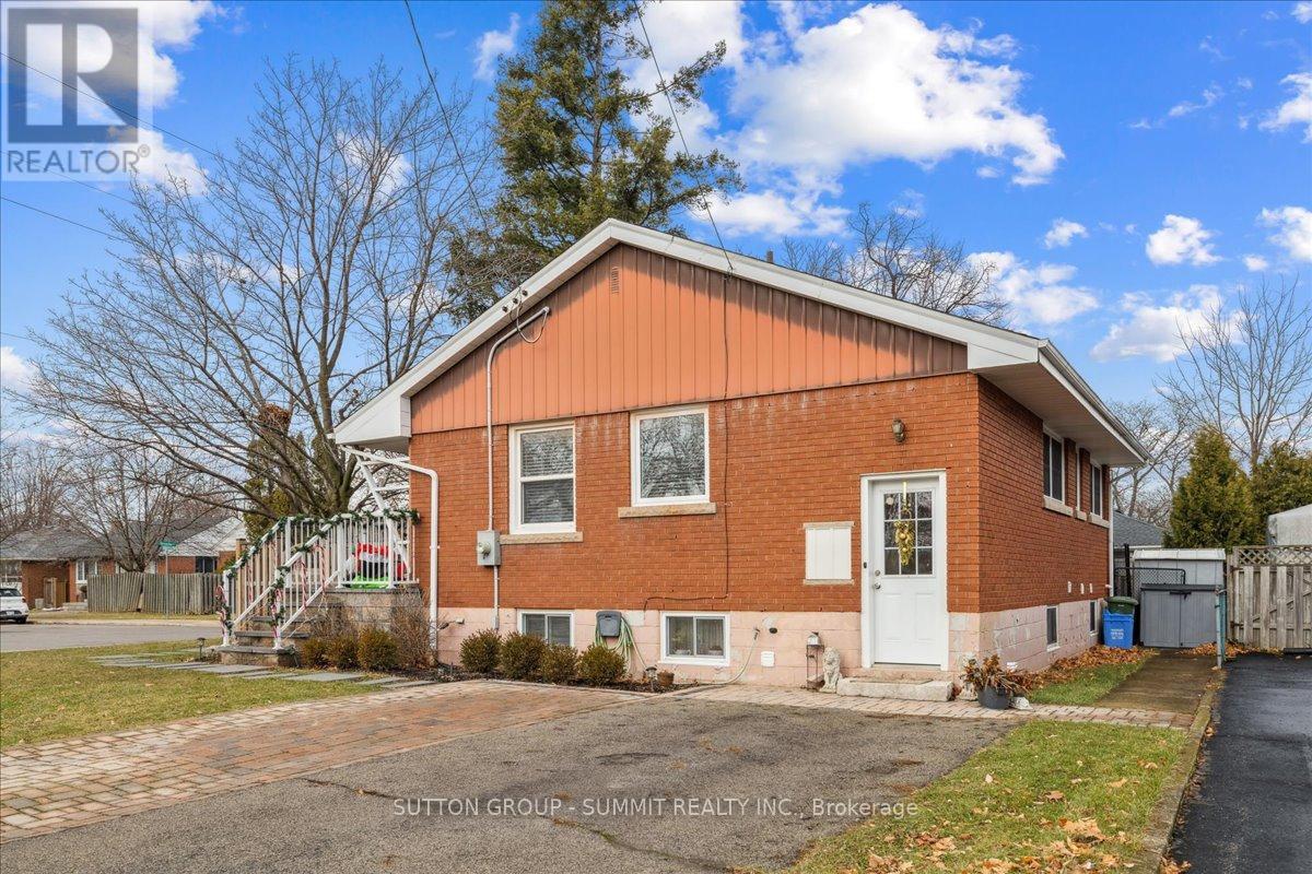 LOWER - 9 GRENADIER DRIVE, Hamilton, Ontario