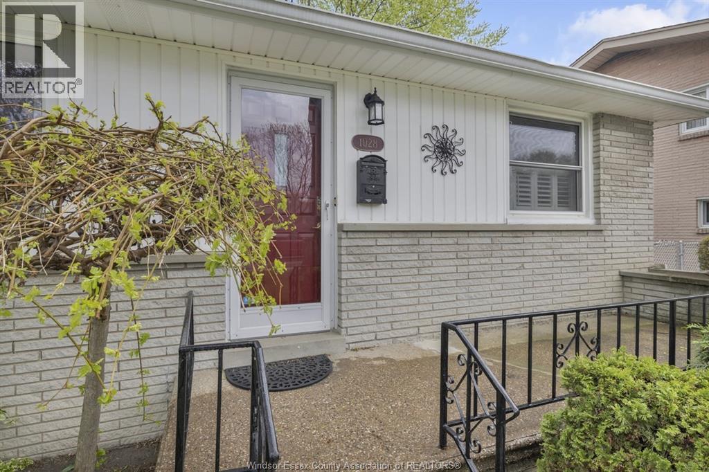 1028 Virginia, Windsor, Ontario  N8S 2Y7 - Photo 2 - 26013157