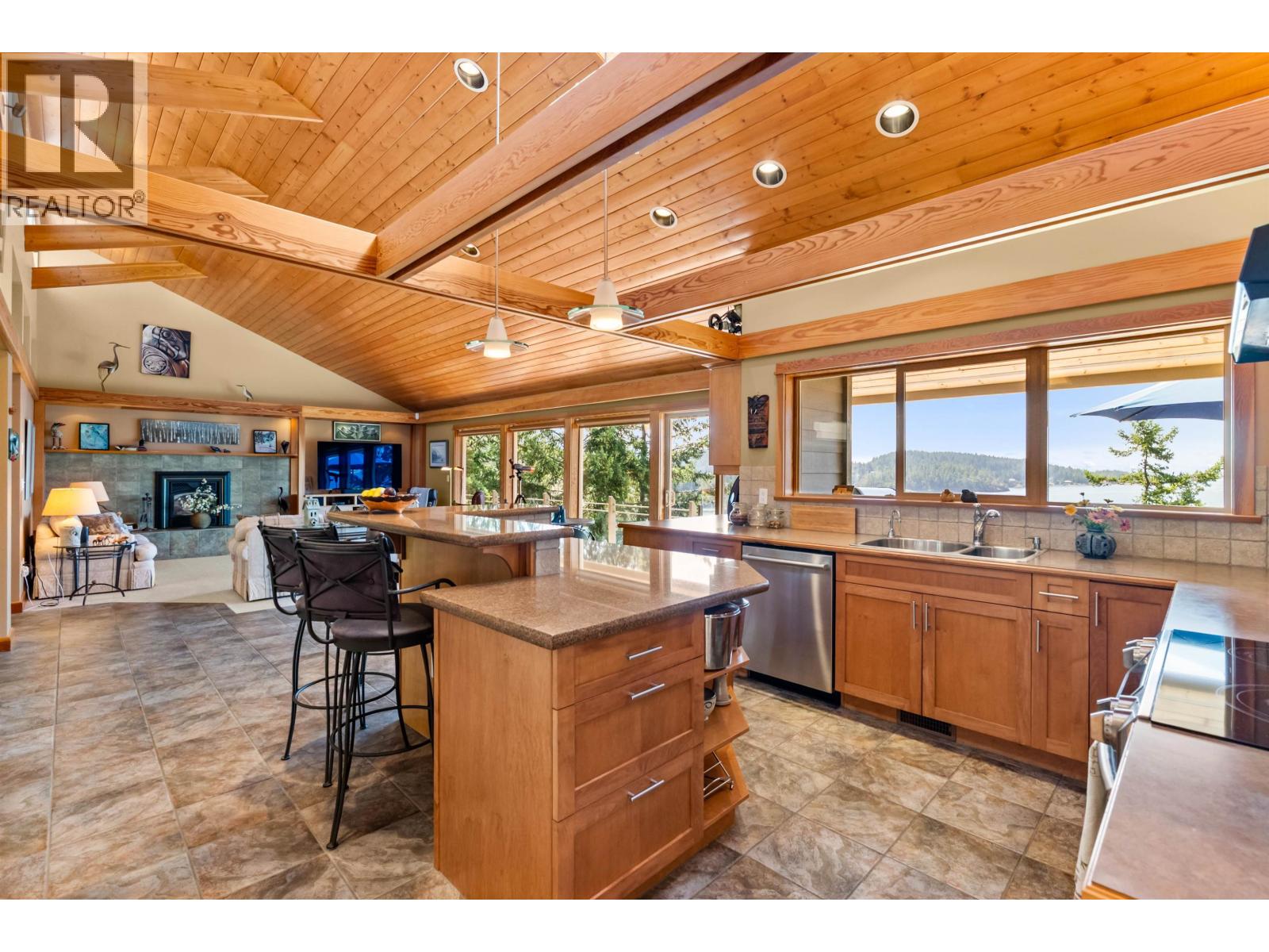 4266 Orca Road, Garden Bay, British Columbia  V0N 1S1 - Photo 10 - R3132183