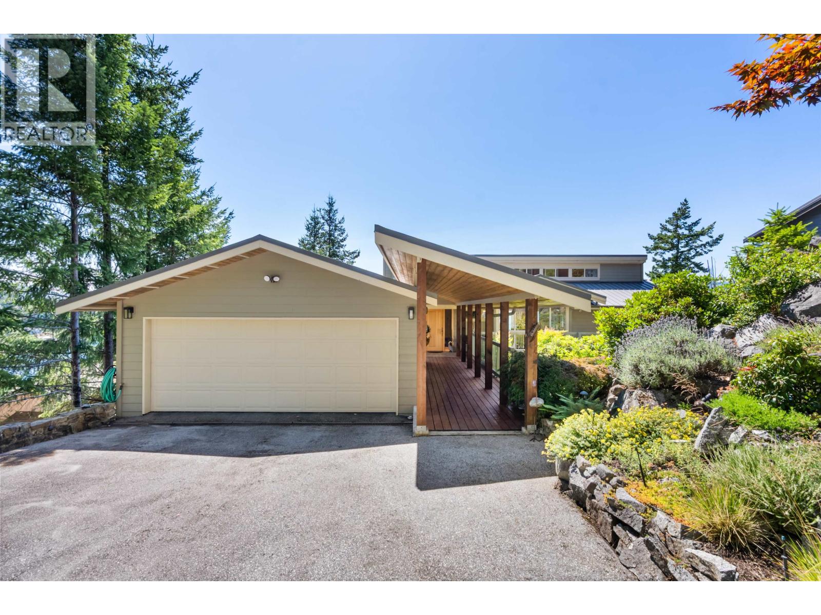4266 Orca Road, Garden Bay, British Columbia  V0N 1S1 - Photo 2 - R3132183