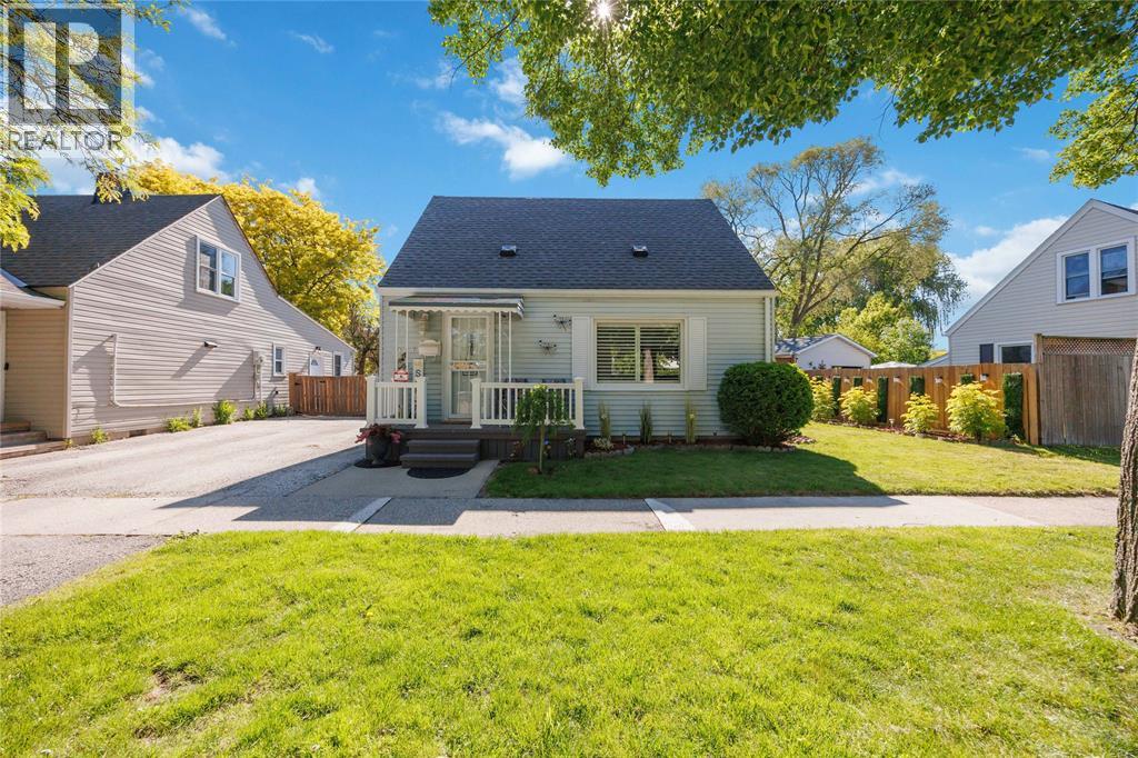 614 Cherry Drive, Sarnia