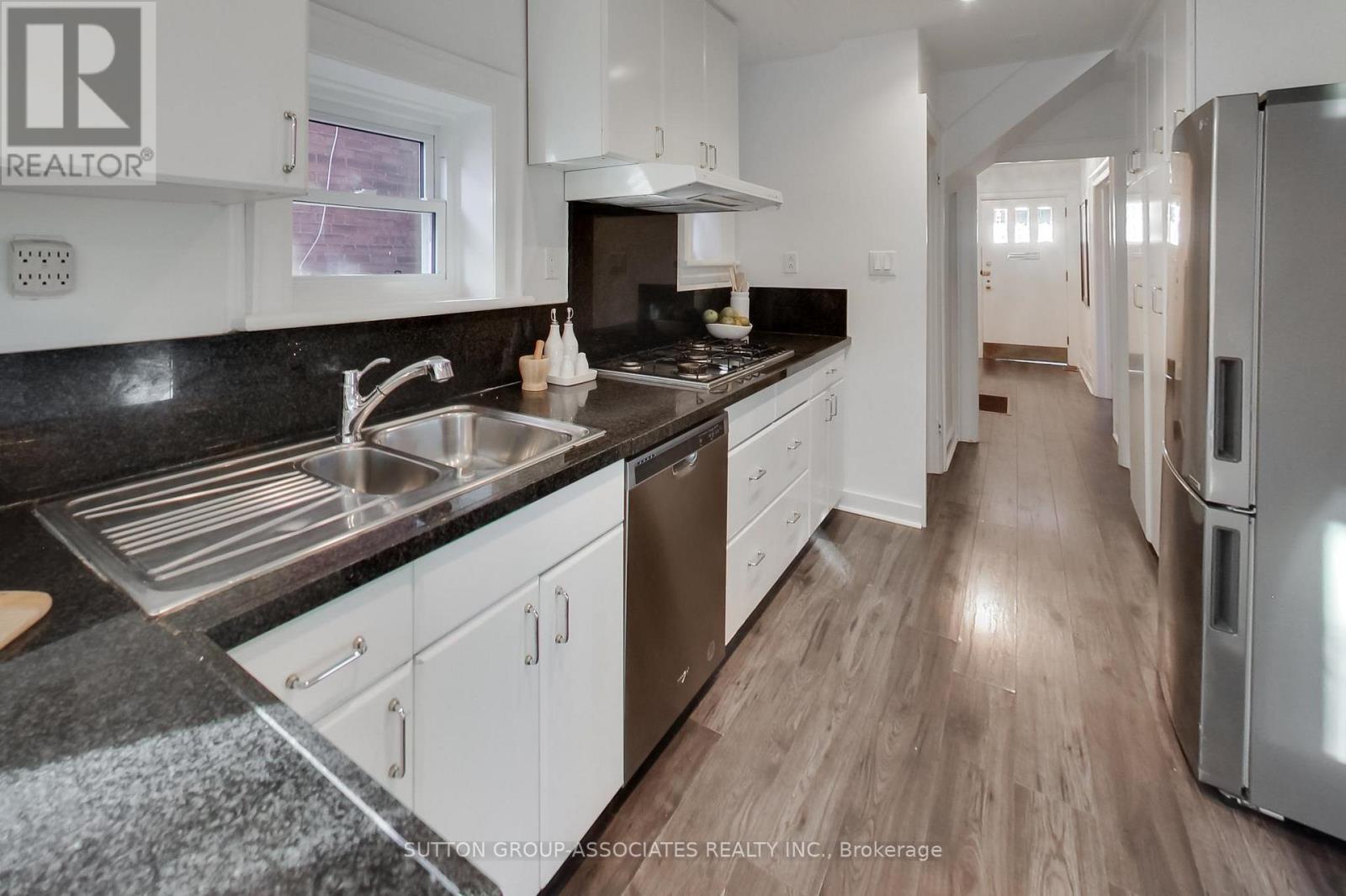 38 Winona Drive, Toronto, Ontario  M6G 3S6 - Photo 12 - C13241528