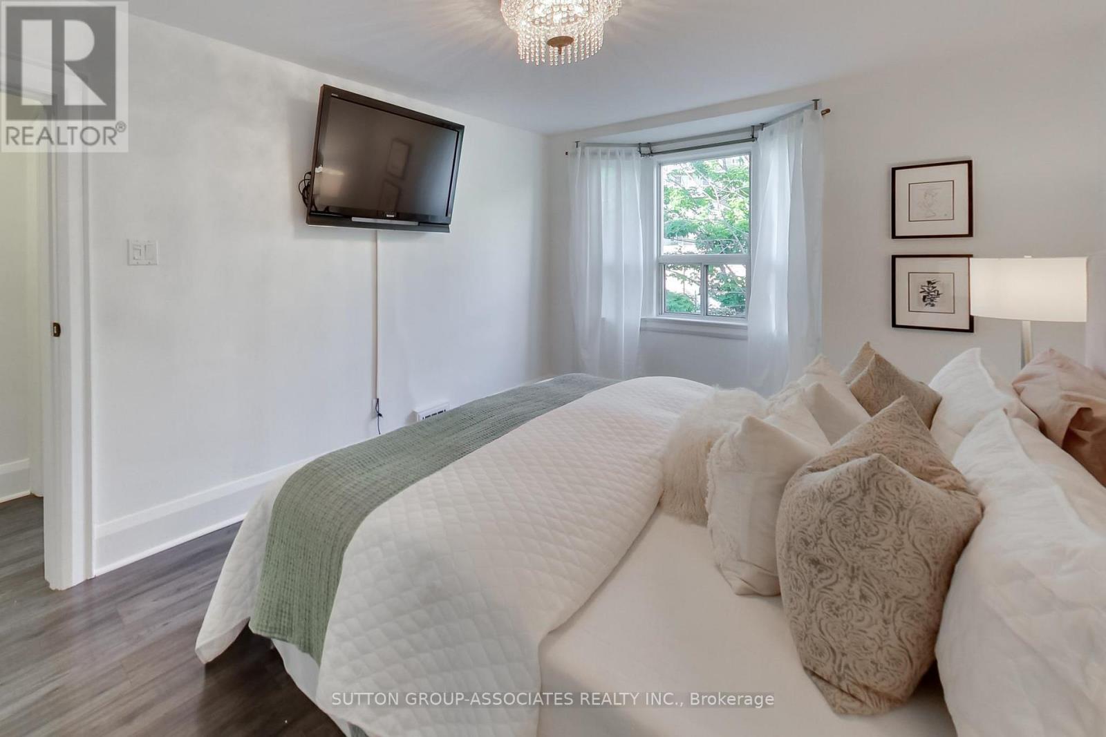 38 Winona Drive, Toronto, Ontario  M6G 3S6 - Photo 18 - C13241528