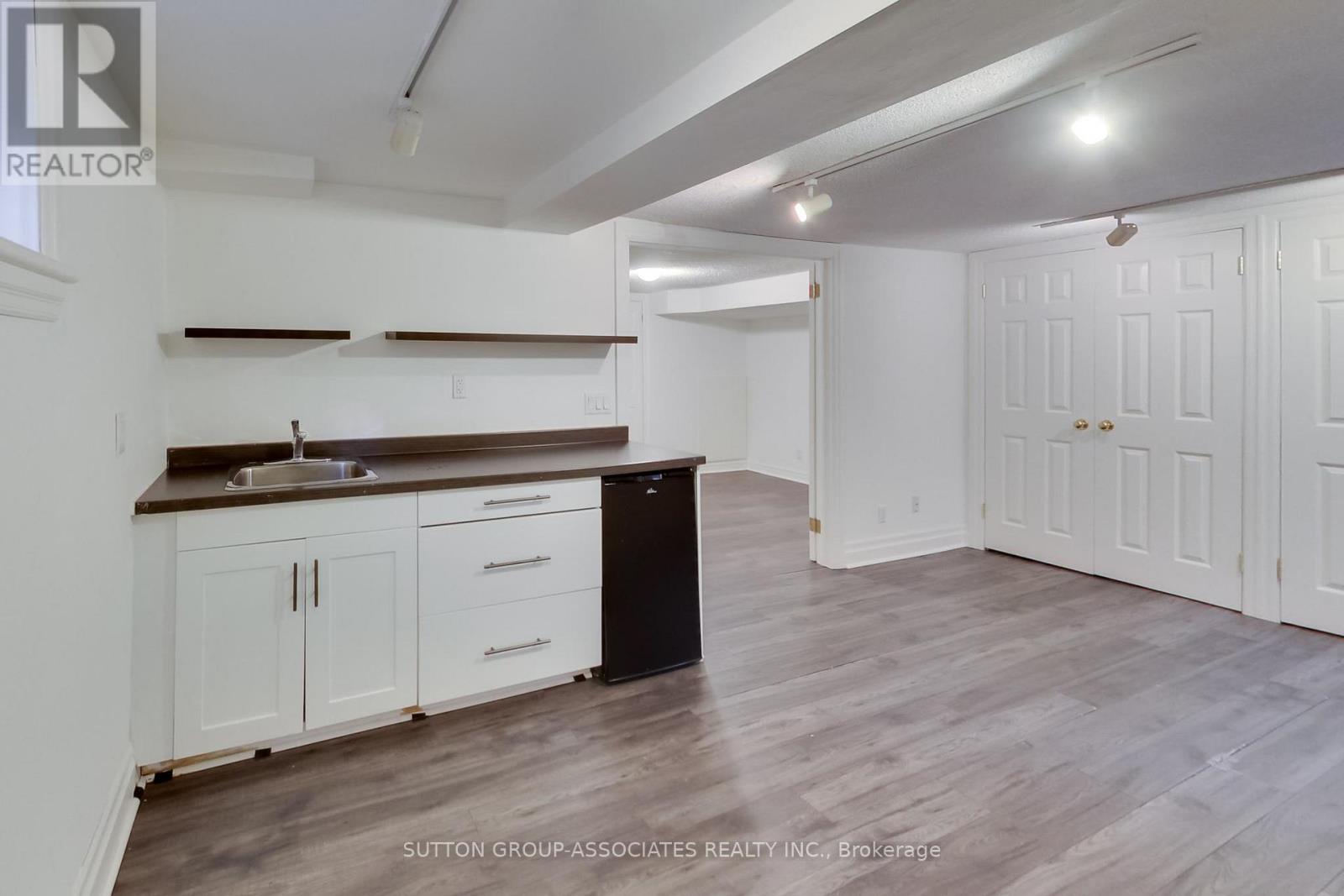 38 Winona Drive, Toronto, Ontario  M6G 3S6 - Photo 32 - C13241528