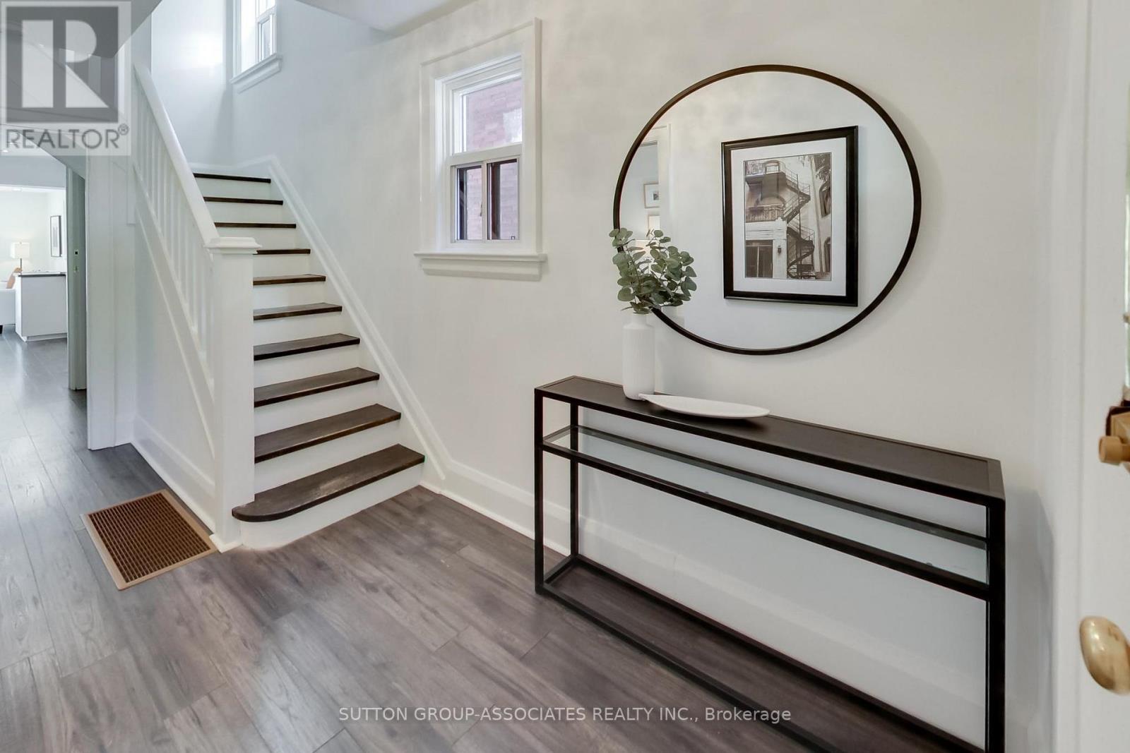 38 Winona Drive, Toronto, Ontario  M6G 3S6 - Photo 4 - C13241528