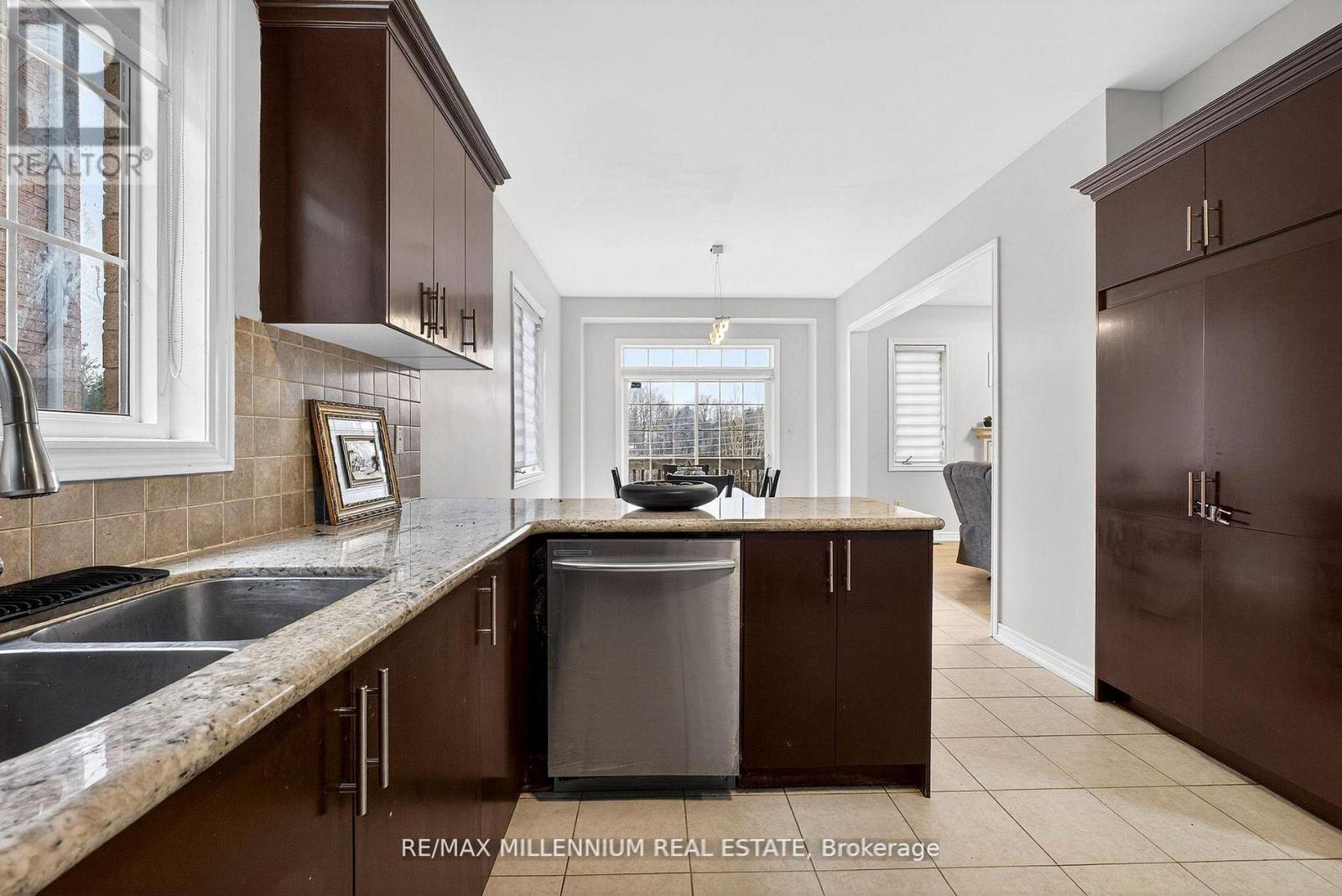 75 Twin Hill Crescent, Vaughan, Ontario  L4H 0G7 - Photo 11 - N13241548
