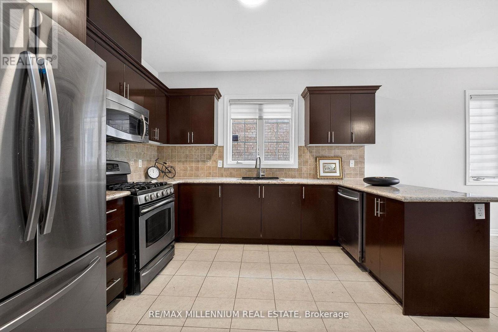 75 Twin Hill Crescent, Vaughan, Ontario  L4H 0G7 - Photo 5 - N13241548