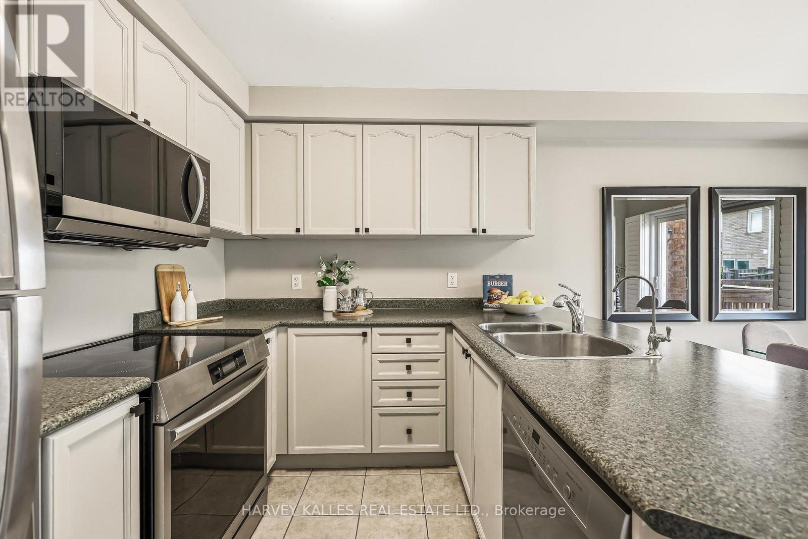 10 Dougherty Crescent, Whitchurch-Stouffville, Ontario  L4A 0A3 - Photo 10 - N13241574